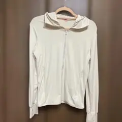 お値下げ。薄手フード付きクリーム色ジャケット指穴付き