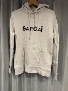 サカイ アーペーセー sacai A．P．C 21SS HOODIE TAIYOロゴフーディパーカー グレー サイズ：XS A.P.C. Hoodie x Sacai 21SS TAIYO M Cotton Gray 21E2-COEON