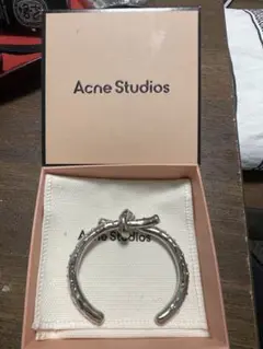 Acne Studios シルバーバングル Acne Studios - Leather cuff bracelet - Silver/black