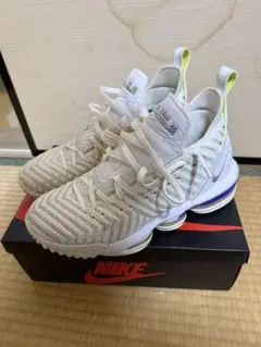 NIKE LeBron 16バズライトイヤー
