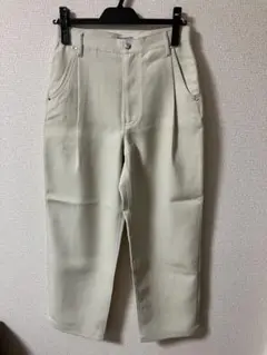 ベージュ カジュアルパンツ