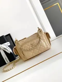 CHANEL ベージュ キルティング ショルダーバッグ