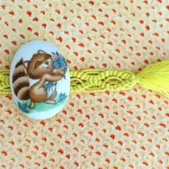 (あ127)【衣婆音頭】handmade 帯留め 花束を抱えたアライグマ レトロ