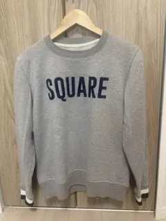 グレー SQUAREプリント トレーナー REQUEST