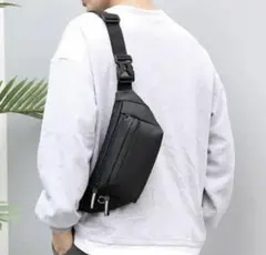 ★新品未使用　ブラック ウエストポーチ　 イヤホンホルダー付き
