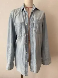 ユニクロ　ライトブルー デニムシャツ