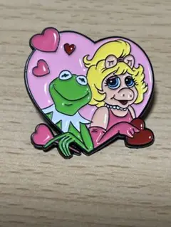 ディズニー　ザ・マペッツ　カーミット　ミス・ピギー ピンバッジ