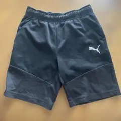 PUMA ブラック ハーフパンツ