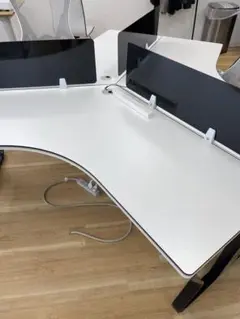 オフィス用ワークデスク（3席仕様・パーティション・電源タップ付き）