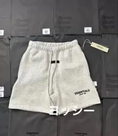 ESSENTIALS グレー ショートパンツ