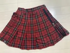 赤と黒のチェック柄プリーツスカート