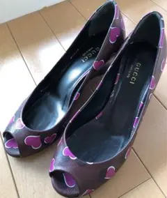 美品 GUCCI ハートプリントウェッジソールパンプス
