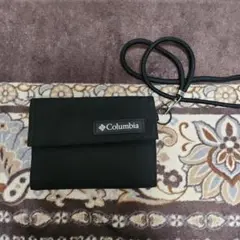 Columbia コロンビア 二つ折り財布 小銭入れ　カード収納充実　黒