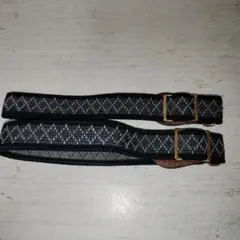 幾何学模様 ワイシャツ腕サスペンダー 黒と白