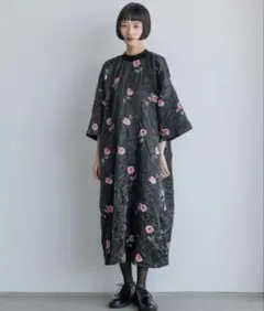 yuwワッシャーフラワーサテンＴワンピース