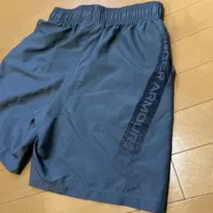 UNDER ARMOUR　ショートパンツ ショーツ メンズ　Sサイズ