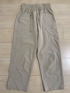 週末お値下げ　ルルレモン ベージュ ヨガパンツ　薄手