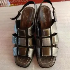 Foot Salo 黒/グレー ストラップサンダル