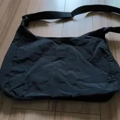 ＧＵ　ブラックナイロンショルダーバッグ