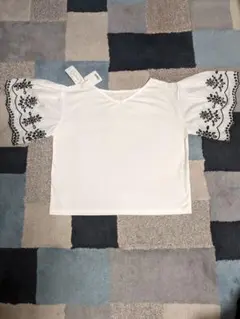 値下げ！⭕未使用　フレア袖刺繡　2way トップス♡