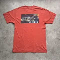 Undefeated 宇宙グラフィックTシャツ