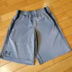 美品 Under Armour メッシュショートパンツ S グレー ハーフパンツ