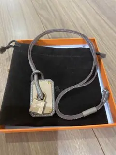 HERMES エルメス オーケリー ネックレス ペンダント エトゥープ