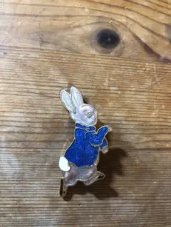 ピーターラビット　ぬいぐるみブローチ ピーターラビット ぬいぐるみブローチ - アクセサリー卸売 通販