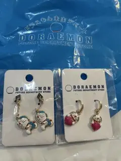新品　ドラえもん ピアス(両耳用)2セット