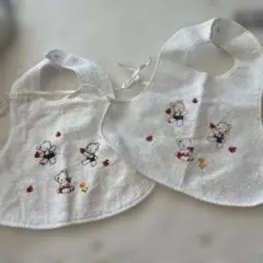 familiar 新品未使用　刺繍のスタイ2枚セット