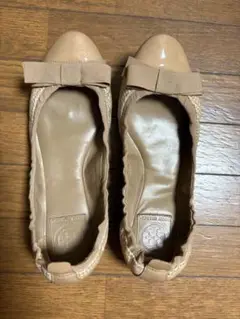 トリーバーチ　リボン付き　ベージュ　フラットシューズ