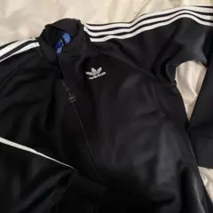 adidas 人気パーカー