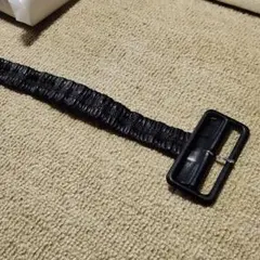 TOGA 黒エンボス加工ベルト シルバー調バックル TOGA 黒エンボス加工ベルト シルバー調バックル ベルト