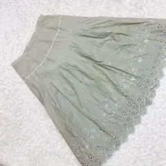 《 レディース 》 刺繍 アイレットレース かわいい フレアスカート 色落ち