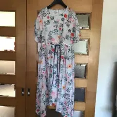 新品　　麻の花柄 半袖ワンピース リボン付き