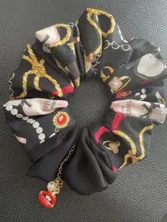 SALEブラックガーリーコスメチャームシュシュ