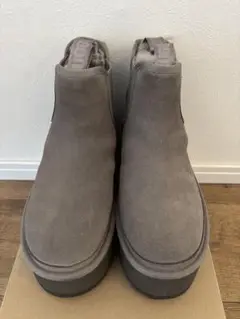美品 UGG グレー 厚底ムートンショートブーツ