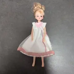 Ｅ619リカちゃんのワンピース　ハンドメイド　22㌢、27㌢ドール服