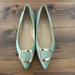 Kelly オブリークバックル フラット10