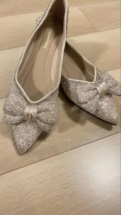 【お盆セール☆26cm、美品】ビジュー装飾 白パンプス