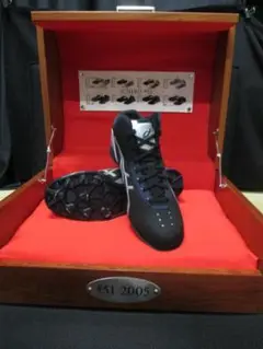 イチロー選手スパイク限定１００足販売アシックス　2005スパイク木製ケース付 イチロー スパイク ICHIRO 限定モデル2005 木製ケース付き