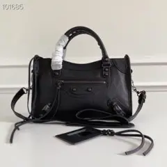 Balenciaga ブラックレザーショルダーバッグ