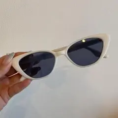 白　サングラス　ジェントルモンスター