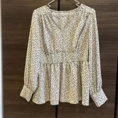 N. エヌ　ナチュラルビューティーベーシック　ペプラム　ブラウス　小花プリント