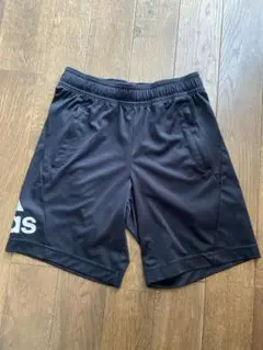 adidas 黒 ハーフパンツ140