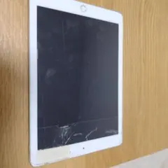 ホワイト iPad 本体 傷あり　画面割れ