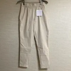 フェリシモ　すっきり美脚！ スーパー伸び軽テーパードパンツ