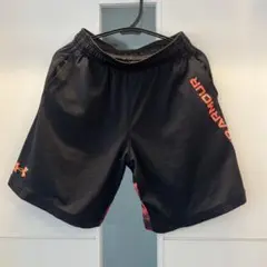UNDER ARMOUR ハーフパンツ ブラック/レッド