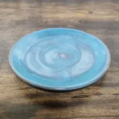 青い陶器製円形プレート