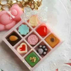 レジンシェイカーキーホルダー☆チョコレートBox☆ピンク